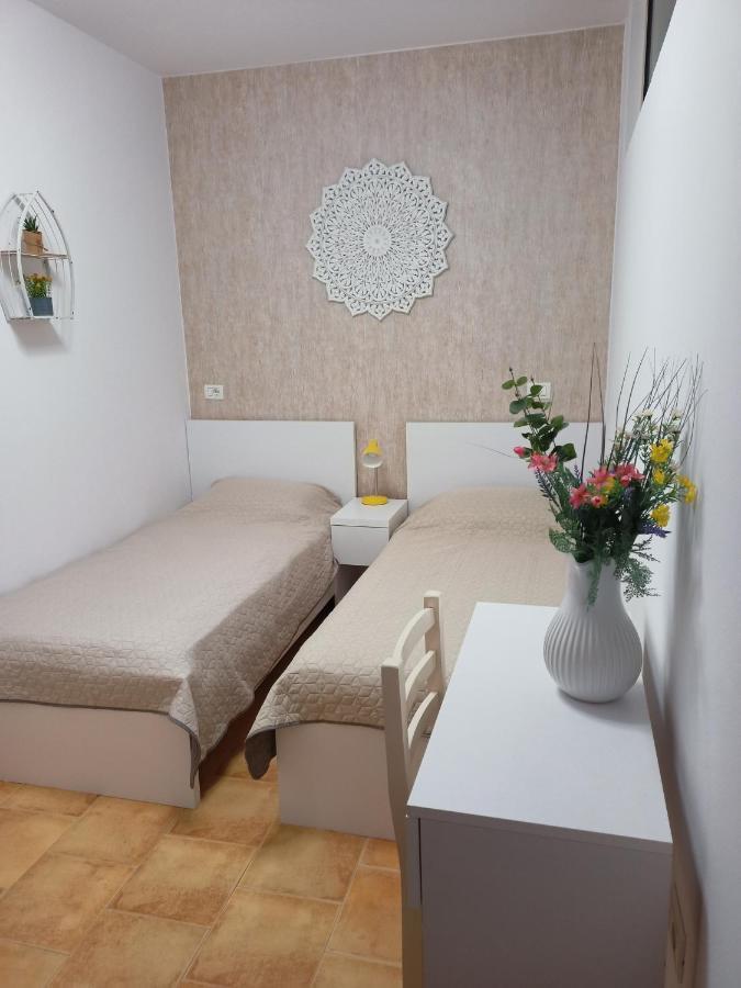 Apartman Dagmar ดูร์เรส ภายนอก รูปภาพ